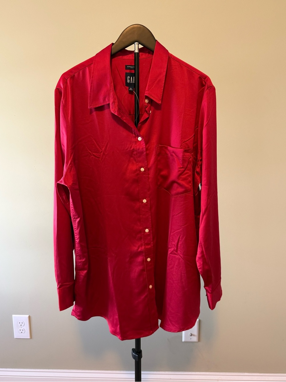 NWT GAP Women's Red Button-Up Silk Blend Big Shirt SZ XL (25" P2P)